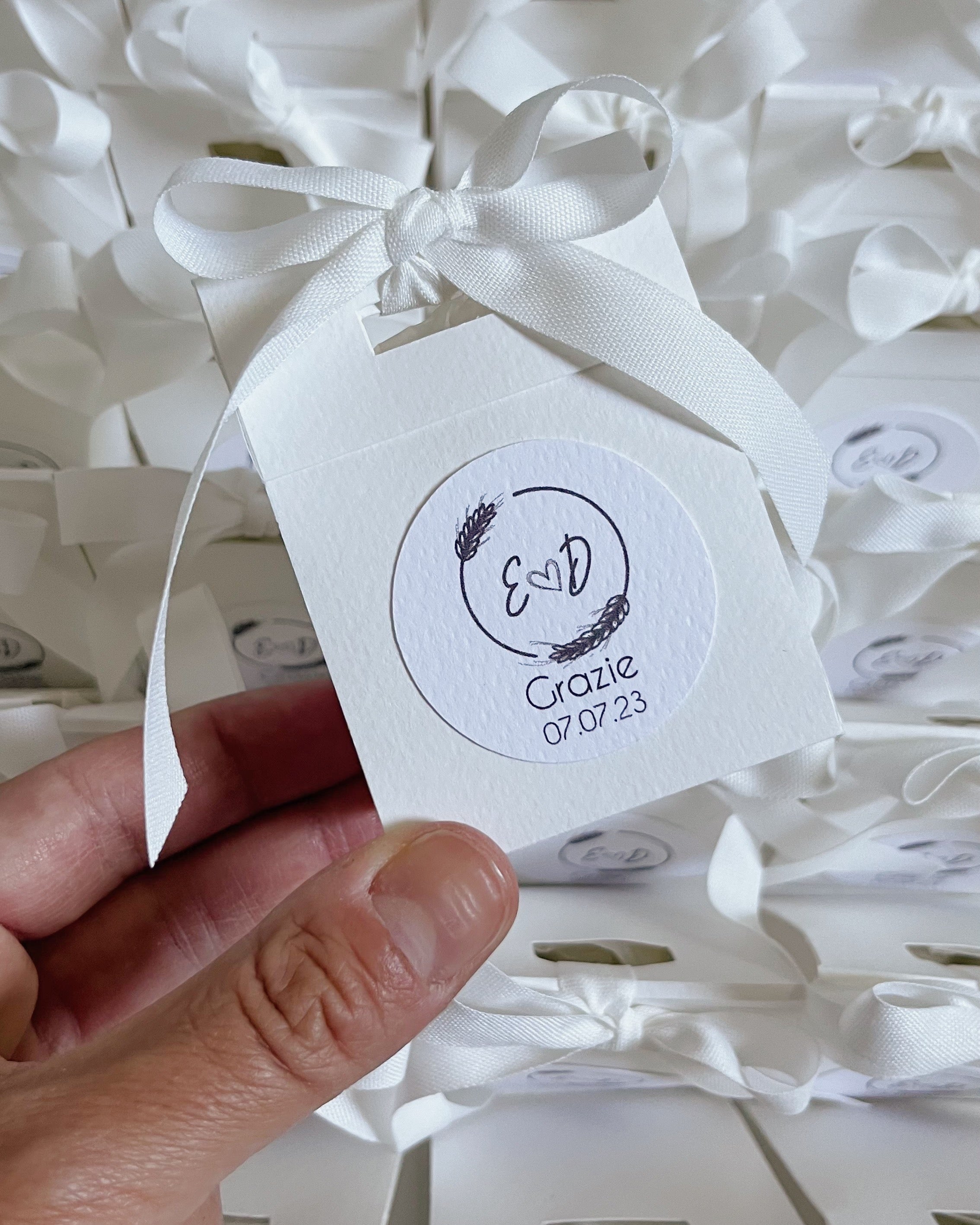 artigianato handmade dettagli matrimonio scatolina confetti personalizzata