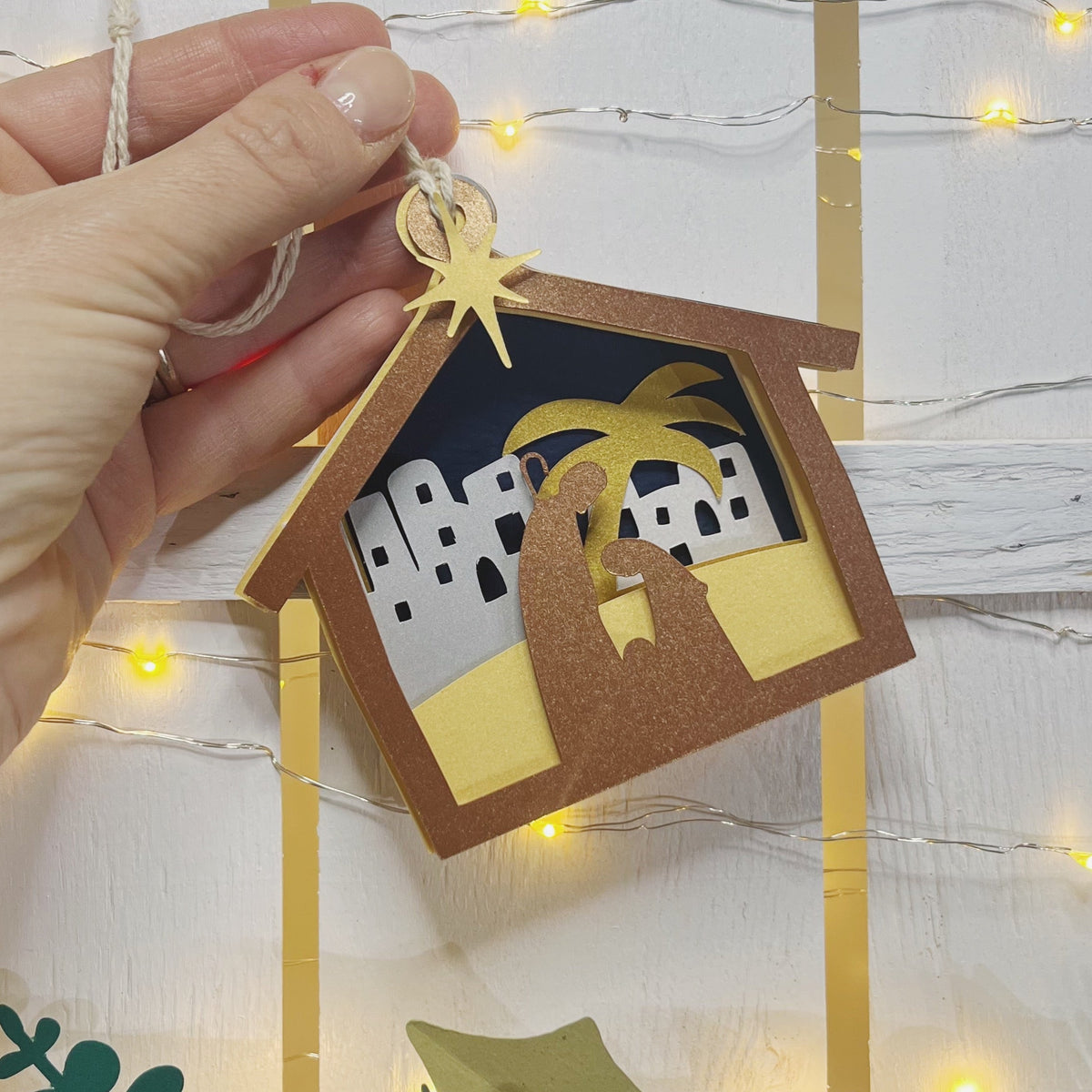 Presepe natività in carta 3D fatto a mano con cartoncini perlati